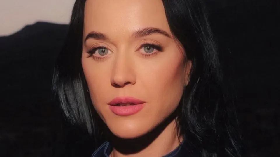 Katy Perry faz postagem nas redes sociais antes de viagem ao espaço