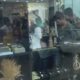 Ladrão 'homem-aranha' desce de teto usando corda para furtar joalheria de shopping em MG | Centro-Oeste