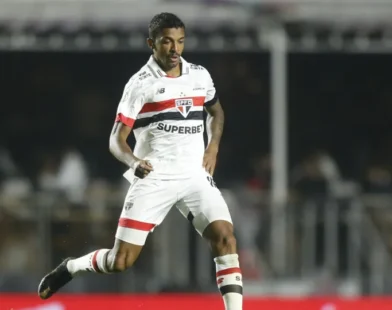 Luiz Gustavo recebe alta e será reavaliado em dez dias