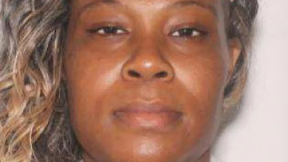 Mãe é detida após matar e enterrar filho no quintal de casa