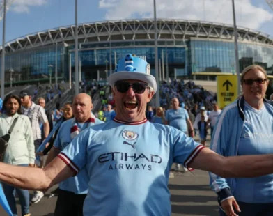 Manchester City desencanta com jovem no fim, vence Everton e mantém fase invicta