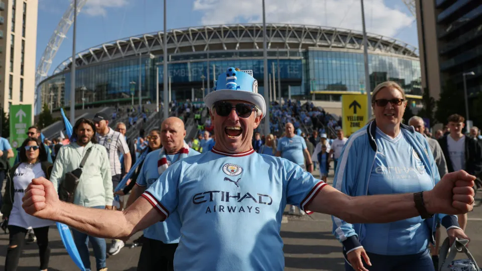 Manchester City desencanta com jovem no fim, vence Everton e mantém fase invicta