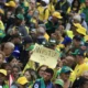 Manifestantes se reúnem na Paulista, e Bolsonaro se encontra com 7 governadores