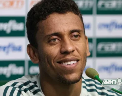 Marcos Rocha sofre nova lesão e volta a ser problema no Palmeiras