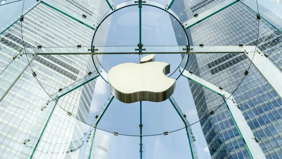 Medo de tarifas provoca 'corrida' aos iPhones nos EUA