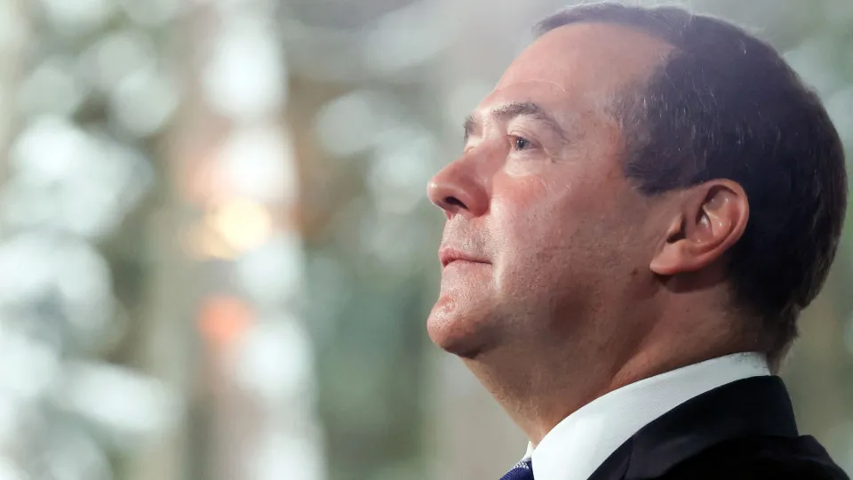 Medvedev ameaça: tropas europeias “voltarão em caixões” da Ucrânia