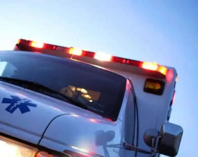 Menina morre atingida por hélice de lancha em praia de AL; pai fica ferido