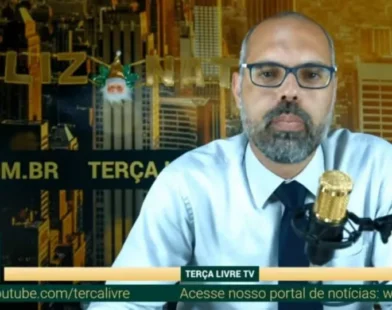 Moraes manda Meta e X enviarem à PF dados de contas de Allan dos Santos