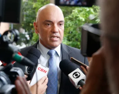 Moraes nega pedido para prender Bolsonaro