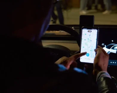 Motorista de app é preso após atropelar dez pessoas intencionalmente no Rio