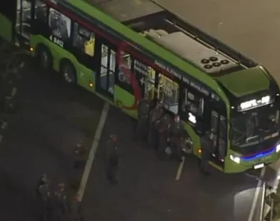 Motorista de ônibus é feito refém em São Paulo