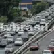 Motoristas enfrentam congestionamentos na volta a São Paulo nesta segunda (21)