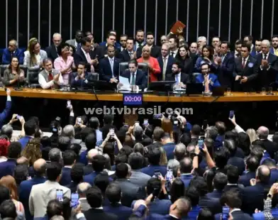 Motta costura apoio de partidos para adiar decisão sobre anistia e isolar PL de Bolsonaro