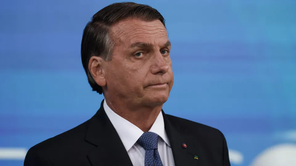 Mudança em projeto que flexibiliza Lei da Ficha Limpa acaba com brecha que beneficiaria Bolsonaro