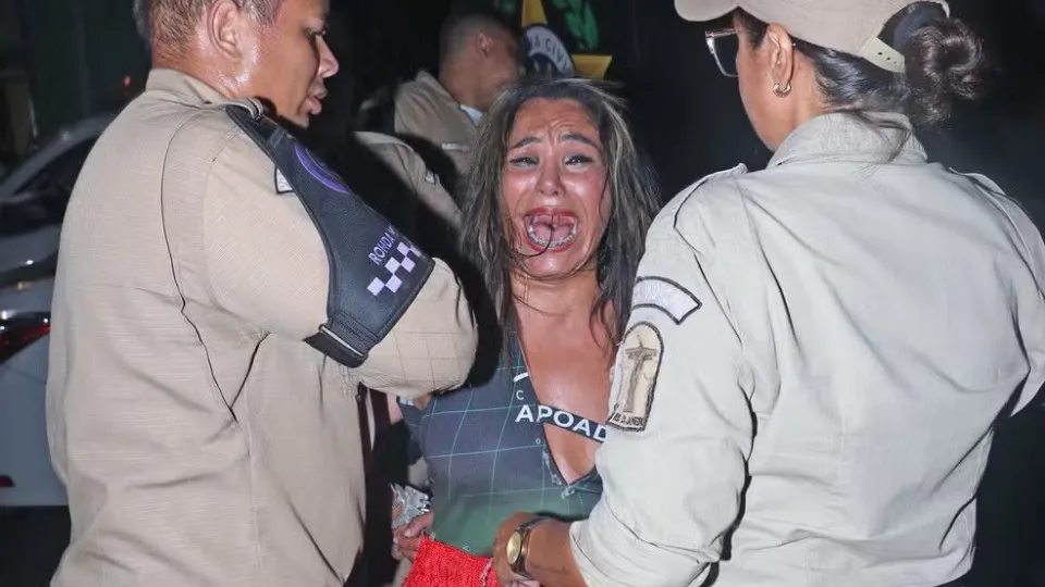 Mulher é detida após morder pessoas em camarote no sambódromo do Rio