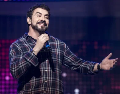 Padre Fábio de Melo 'adota' boneca reborn com síndrome de Down nos EUA
