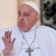 Papa Francisco aparece no Domingo de Páscoa para dar a bênção aos fiéis