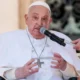Papa aparece pela primeira vez em público após regresso ao Vaticano