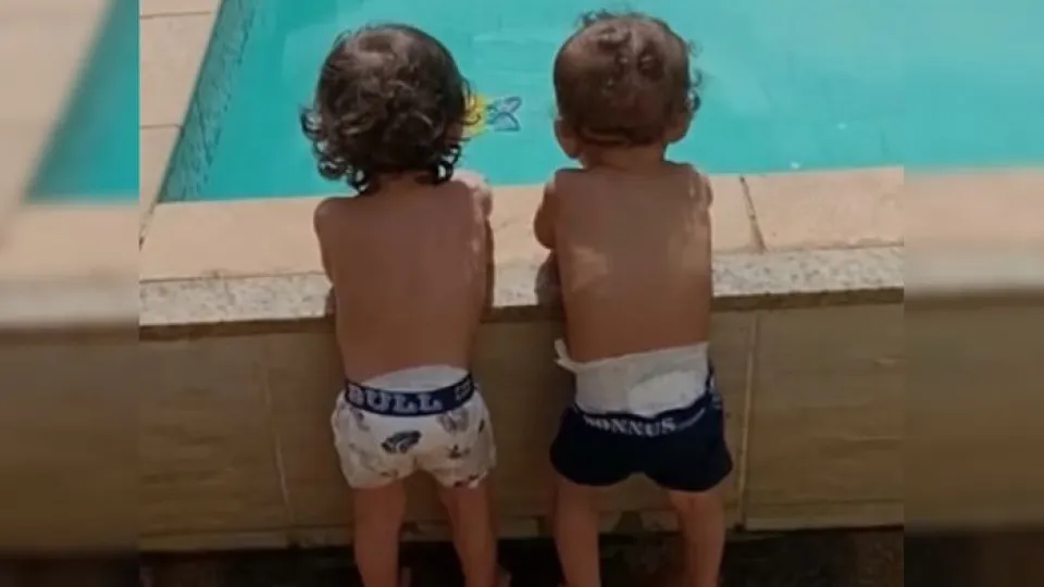 Polícia investiga morte de gêmeos de 1 ano em piscina