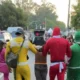 'Power Rangers' prendem homem com 7 celulares em bloco no Carnaval de SP