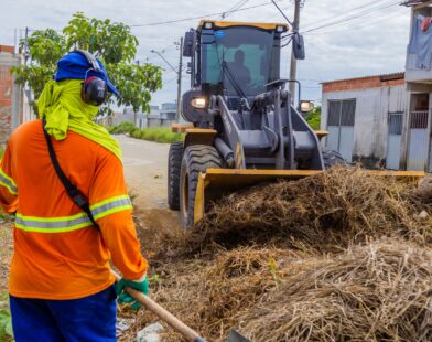 Prefeitura divulga mudanças no cronograma e entulhos deverão ser colocados para fora na data do descarte.Câmeras auxiliarão na fiscalização