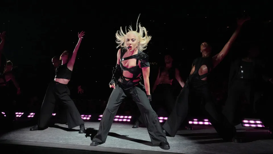 Prefeitura fará varredura nas areias de Copacabana para show de Lady Gaga no RJ