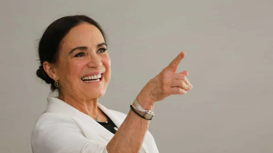 Regina Duarte diz a Bial que não quer mais decorar textos
