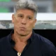 Renato Gaúcho detona gramado sintético e diz que é 'ruim para todo mundo'