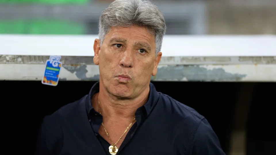 Renato Gaúcho detona gramado sintético e diz que é 'ruim para todo mundo'