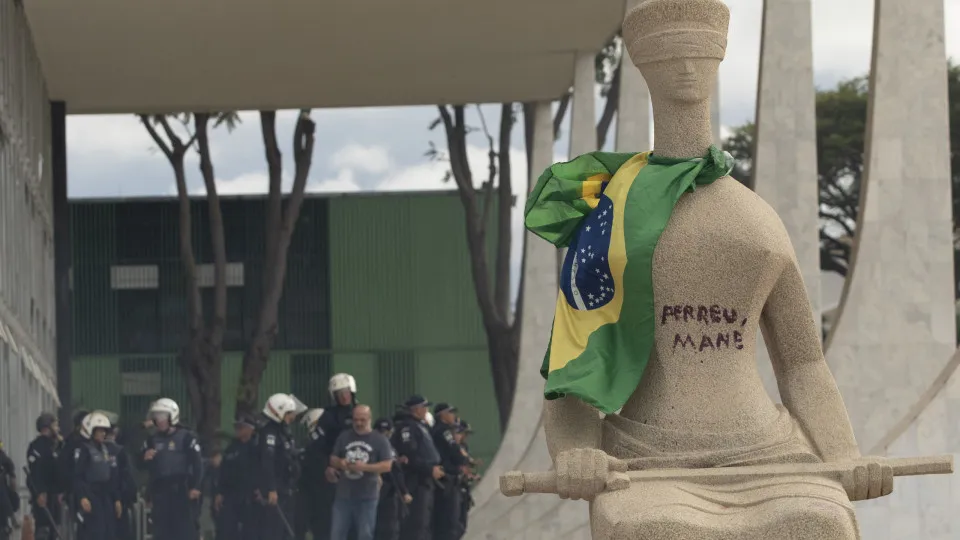 STF tem maioria por condenação de Débora Rodrigues por 8/1