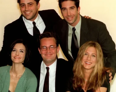 Saiba quanto o elenco de 'Friends' ganha por ano após fim da série