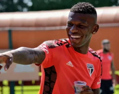 Sem Arboleda, defesa do São Paulo vai de trunfo de Zubeldía à dúvida