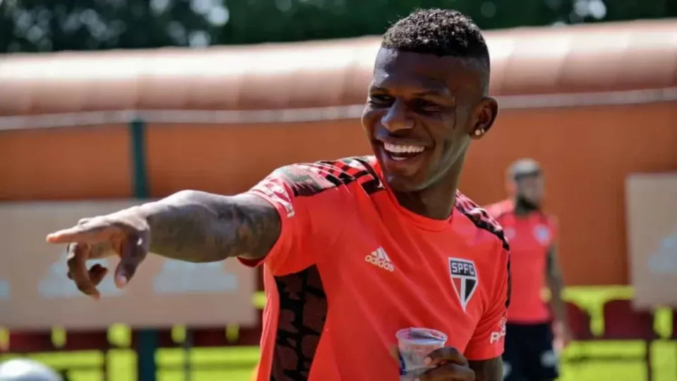 Sem Arboleda, defesa do São Paulo vai de trunfo de Zubeldía à dúvida