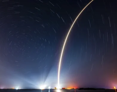 SpaceX celebra 250º lançamento da Starlink com imagem impressionante