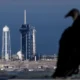 SpaceX lança 1.ª missão espacial tripulada sobre os pólos da Terra