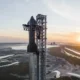 Starship parte em seu oitavo voo de teste, e SpaceX recupera primeiro estágio