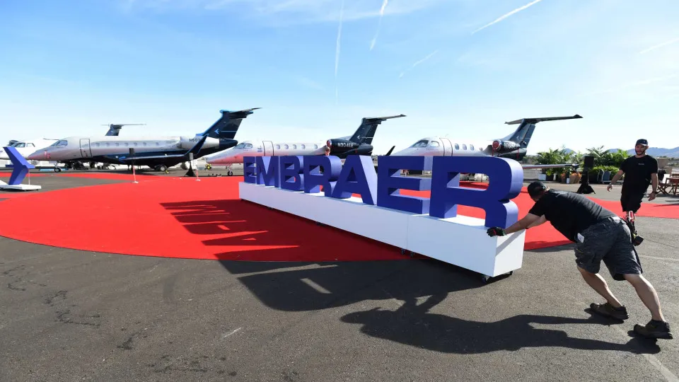 Suécia anuncia compra de 4 aviões de transporte da Embraer