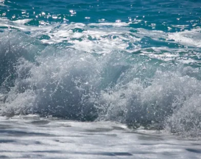 Surfista morre afogado em Santos (SP) durante ressaca de mar
