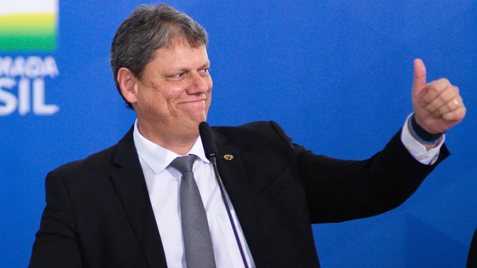 Tarcísio diz que tarifaço de Trump cria oportunidade para SP e elogia postura de Lula