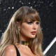 Taylor Swift é confirmada como uma das apresentadoras do Grammy 2025