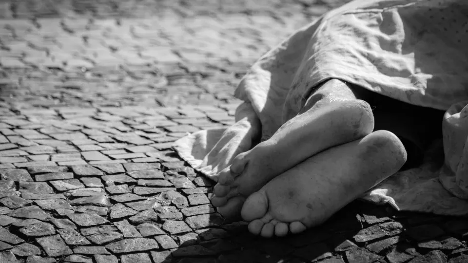 Três são presos sob suspeita de planejar transmissão de homicídio de morador de rua