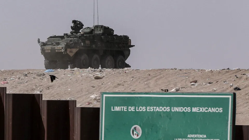 Trump autoriza militares a controlarem terras na fronteira com o México