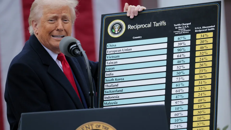 Trump diz que há países se humilhando por acordos: 'Beijando minha bunda'
