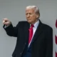 Trump recua e pausa tarifas; para China taxa sobe para 125%