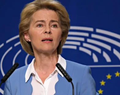 União Europeia aprova medidas de retaliação contra 'tarifaço' de Trump