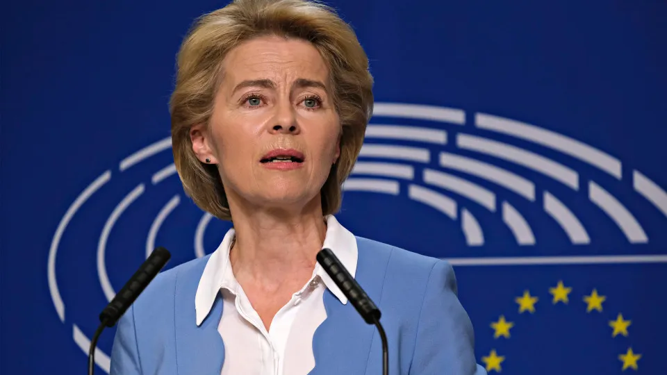 União Europeia aprova medidas de retaliação contra 'tarifaço' de Trump