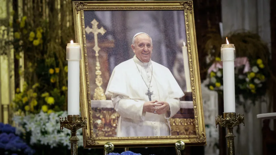 Vaticano confirma morte do papa por AVC e colapso cardiovascular