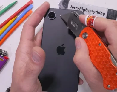 Veja o teste de resistência ao iPhone 16e! Será que passou?
