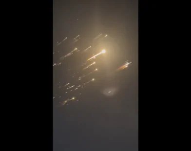 Vídeos mostram explosão de foguete da SpaceX