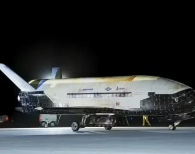 X-37B: Ônibus espacial secreto dos EUA retorna após 434 dias